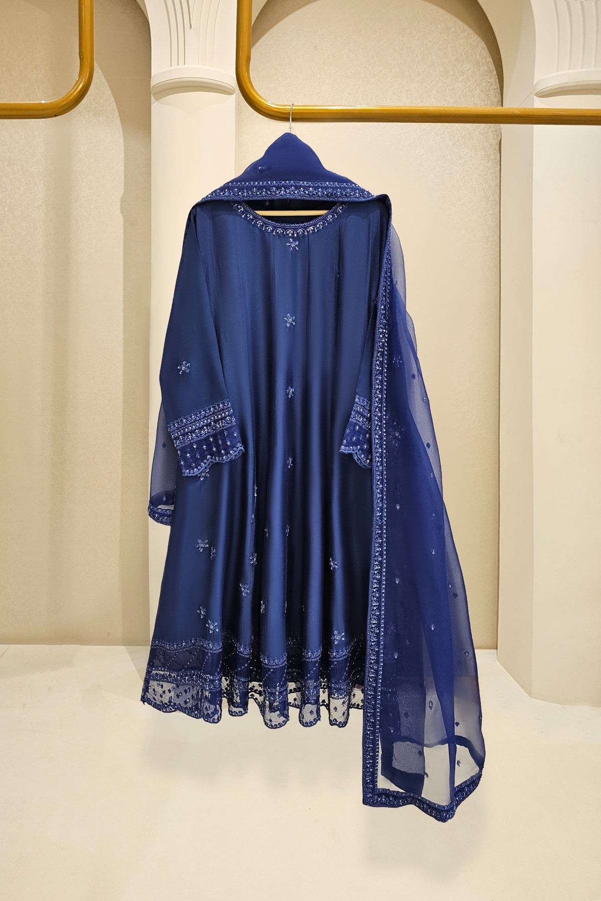 agha noor blue dress Deyara styled with matching flappers Daily wear Saloni Light Blue Claudia Size:16W
