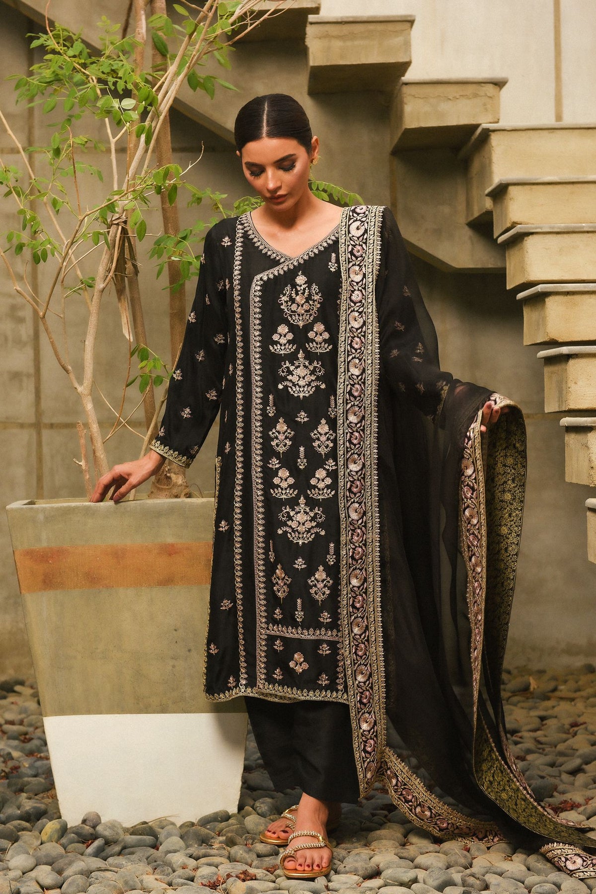 Black agha 2025 noor kurta